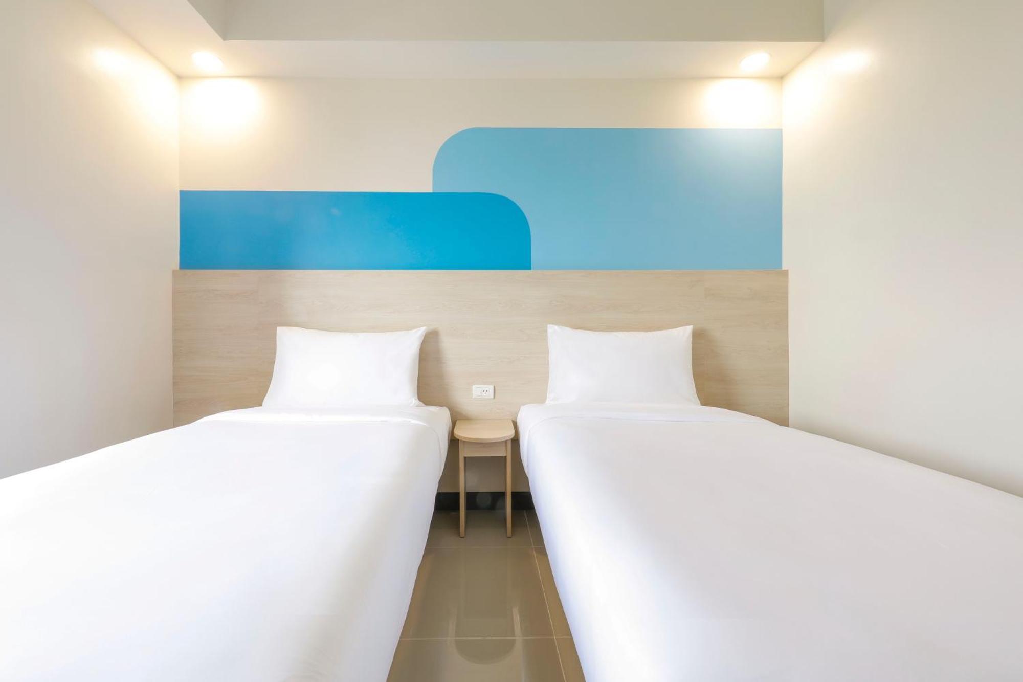 Hop Inn Hotel Iloilo Bagian luar foto